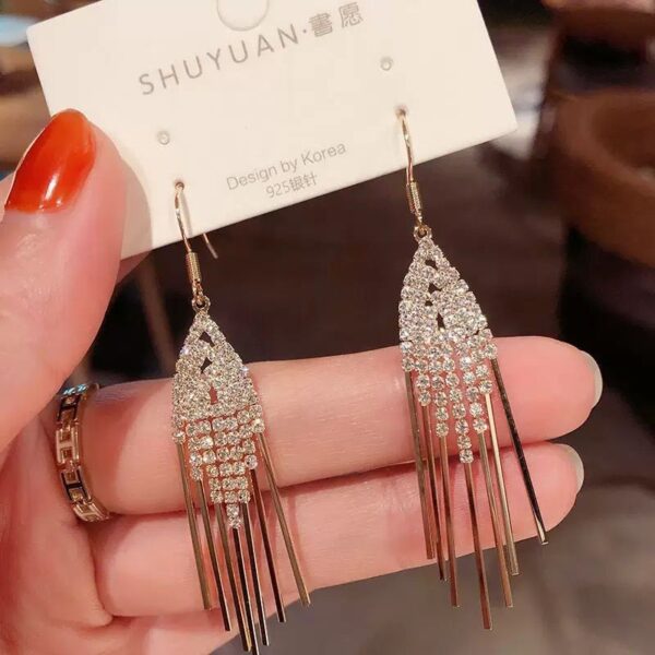 High-end tassel earrings, long hook earrings, Korean style, Dongdaemun brand, full diamond earrings, popular among online influencers.